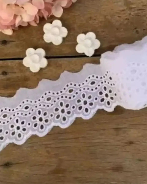 Bordado Inglês 100% algodão Branco - Largura: 5 centímetros